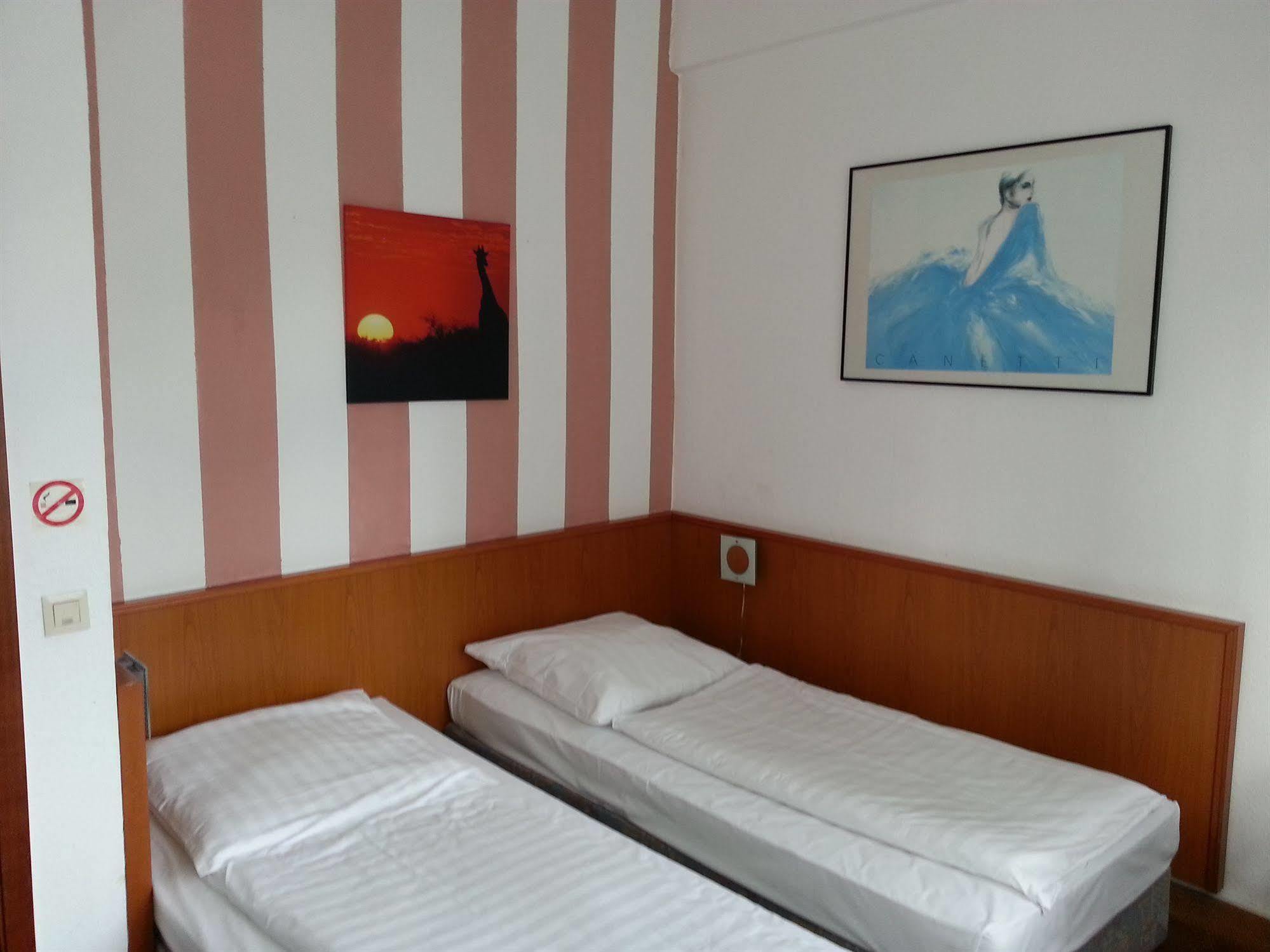 Itm Hotel Oase Гамбург Экстерьер фото